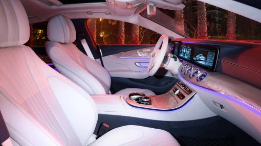 The image shows the cockpit with steering wheel in the A-Class.