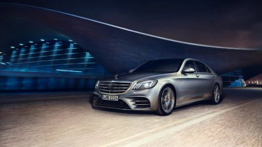 Mercedes-Benz A-Class: exterior design The image shows the A-class from the front at an angle.