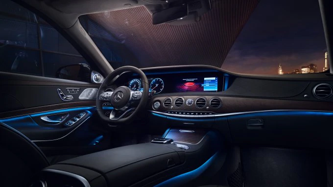 Mercedes-Benz E-Class: vehicle highlights The image shows the exterior design of the A-Class.