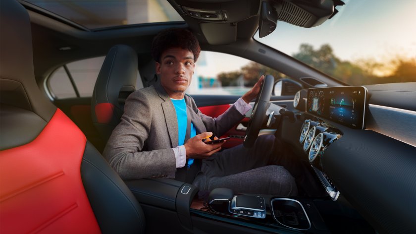 The image shows the cockpit with steering wheel in the A-Class.